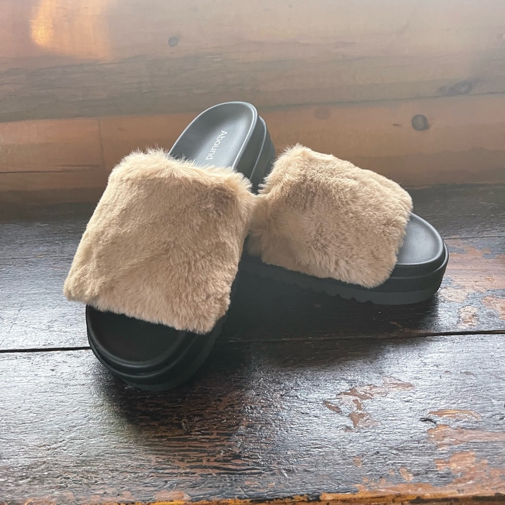 Abound Faux Fur Slides - Picture 2 of 5